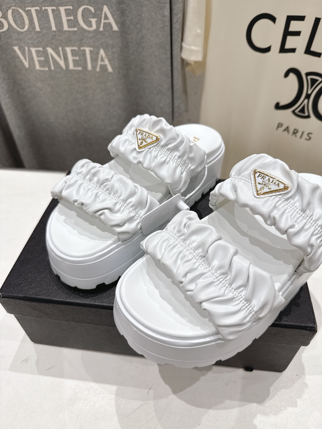 高版本出厂  Prada/普拉达F029 26ss夏季新款厚底沙滩拖鞋这个鞋型真的属于经典不会过时的设计