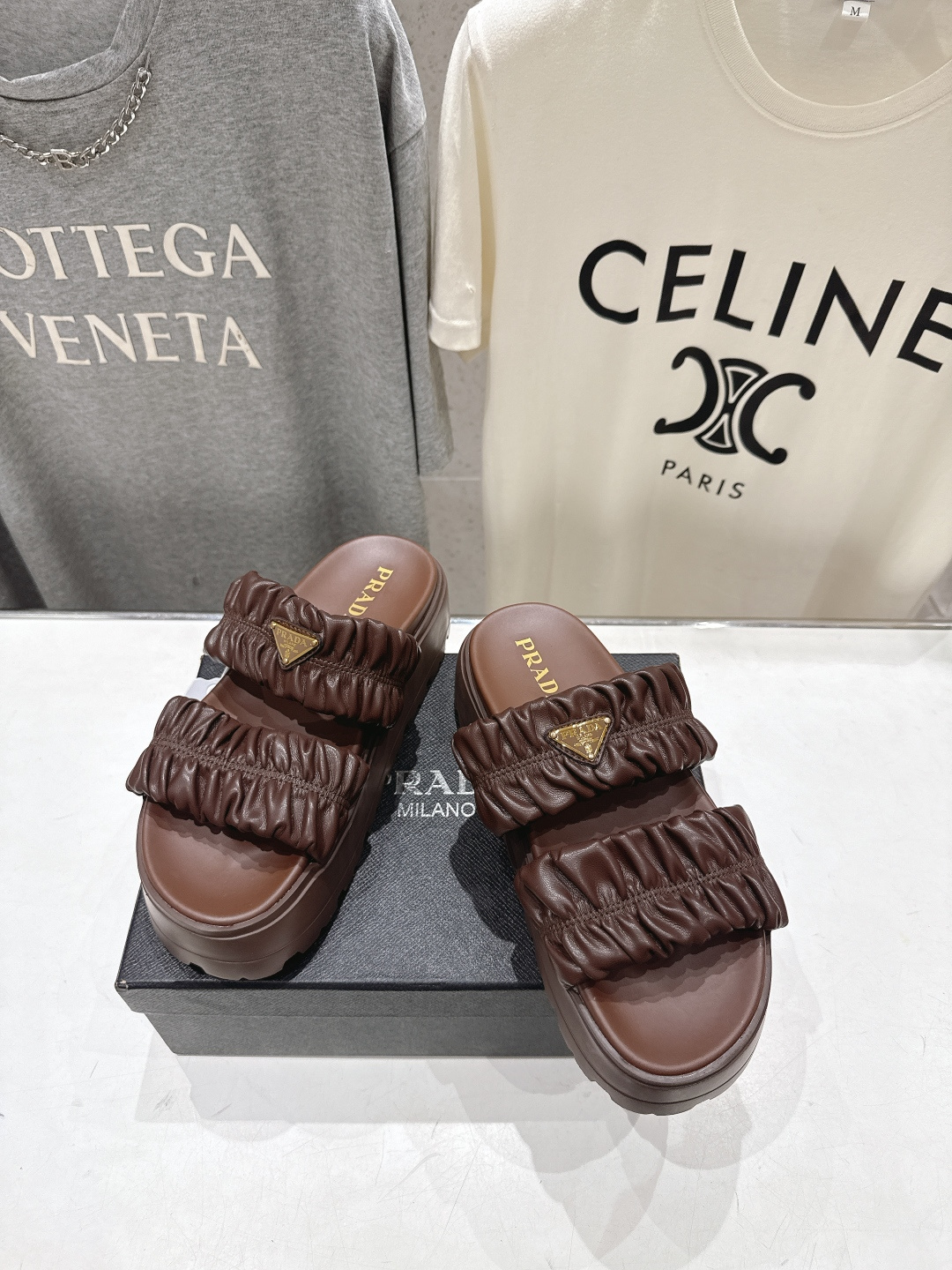 高版本出厂  Prada/普拉达F029 26ss夏季新款厚底沙滩拖鞋这个鞋型真的属于经典不会过时的设计
