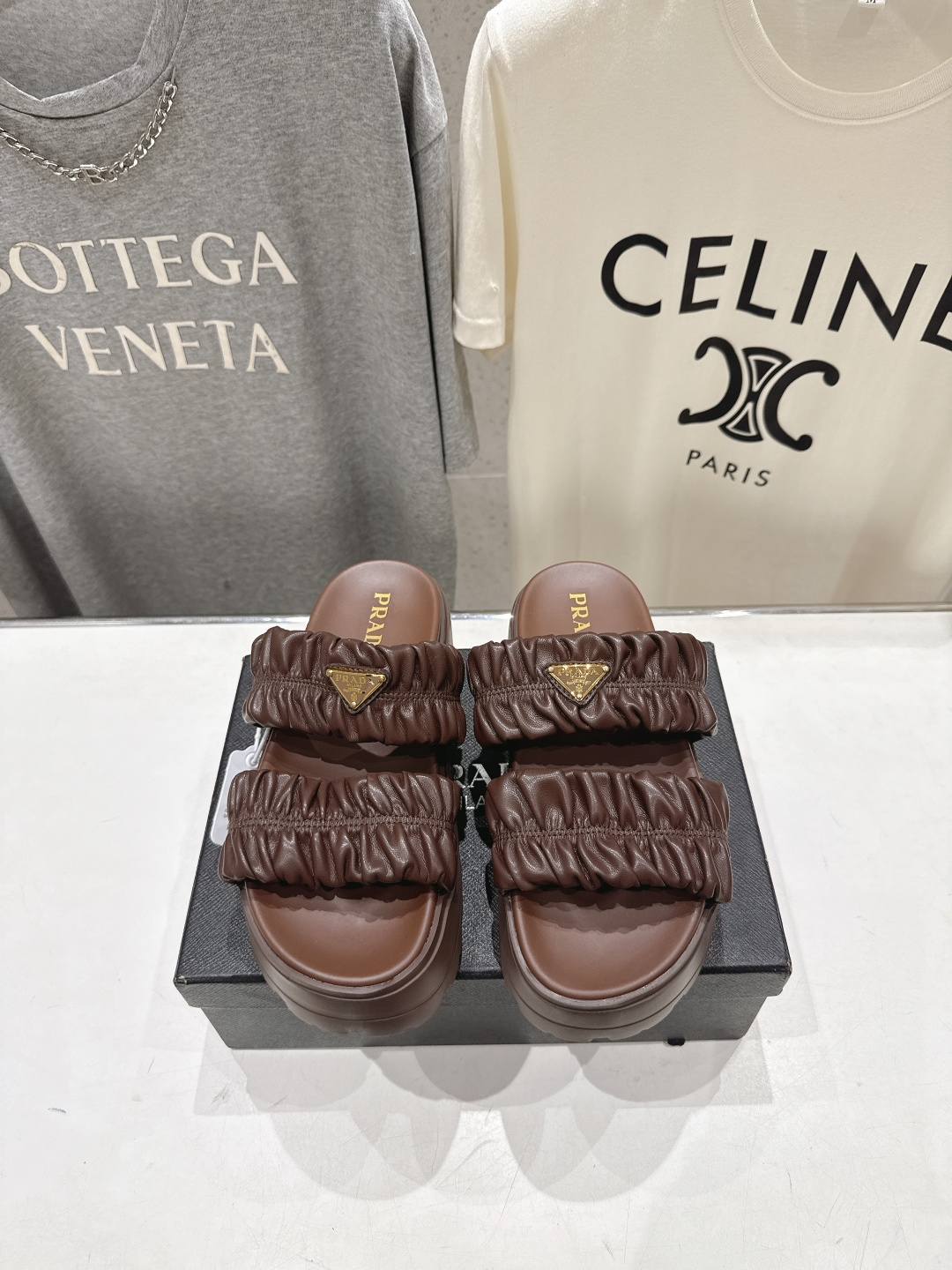 高版本出厂  Prada/普拉达F029 26ss夏季新款厚底沙滩拖鞋这个鞋型真的属于经典不会过时的设计