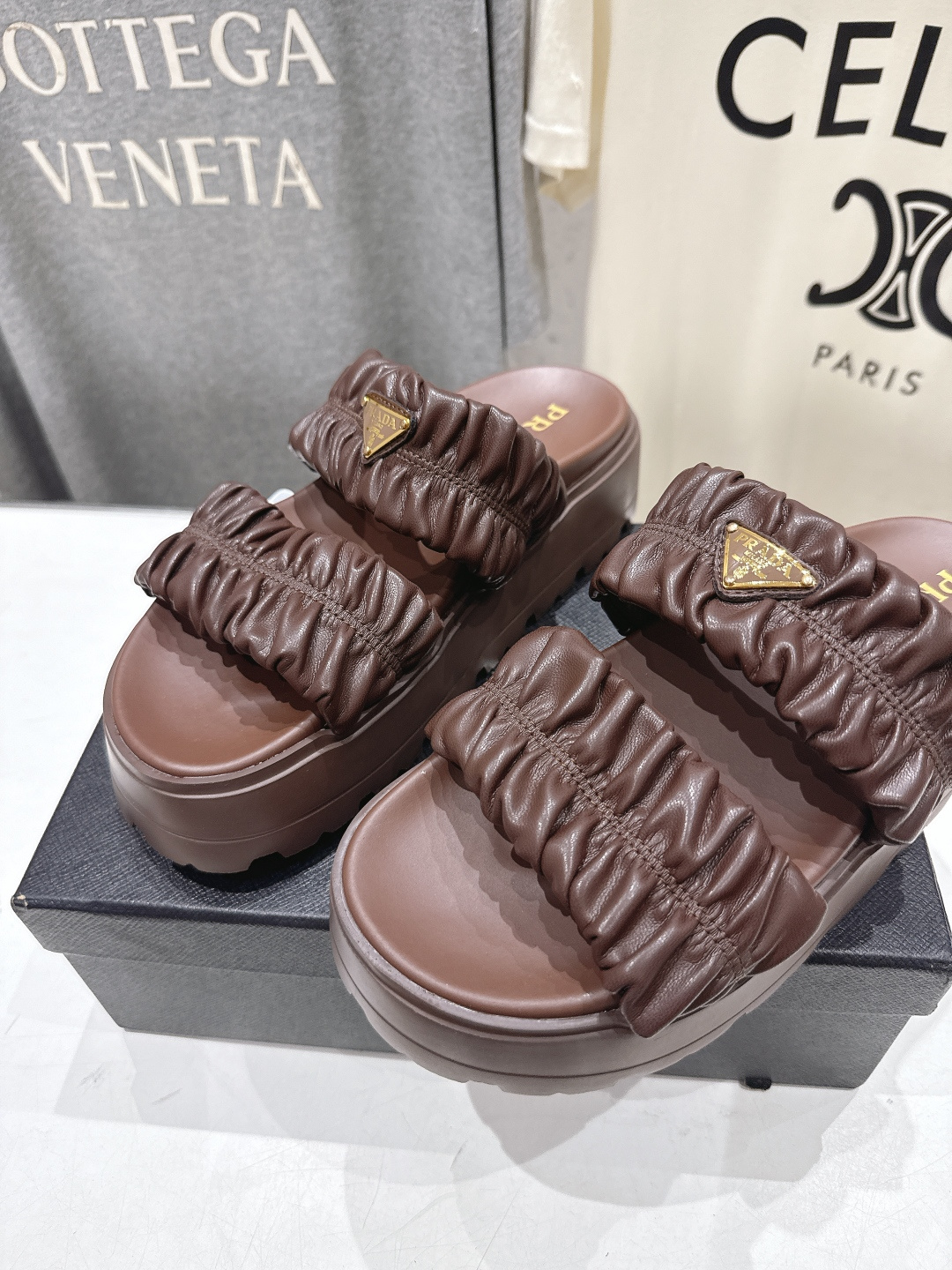 高版本出厂  Prada/普拉达F029 26ss夏季新款厚底沙滩拖鞋这个鞋型真的属于经典不会过时的设计