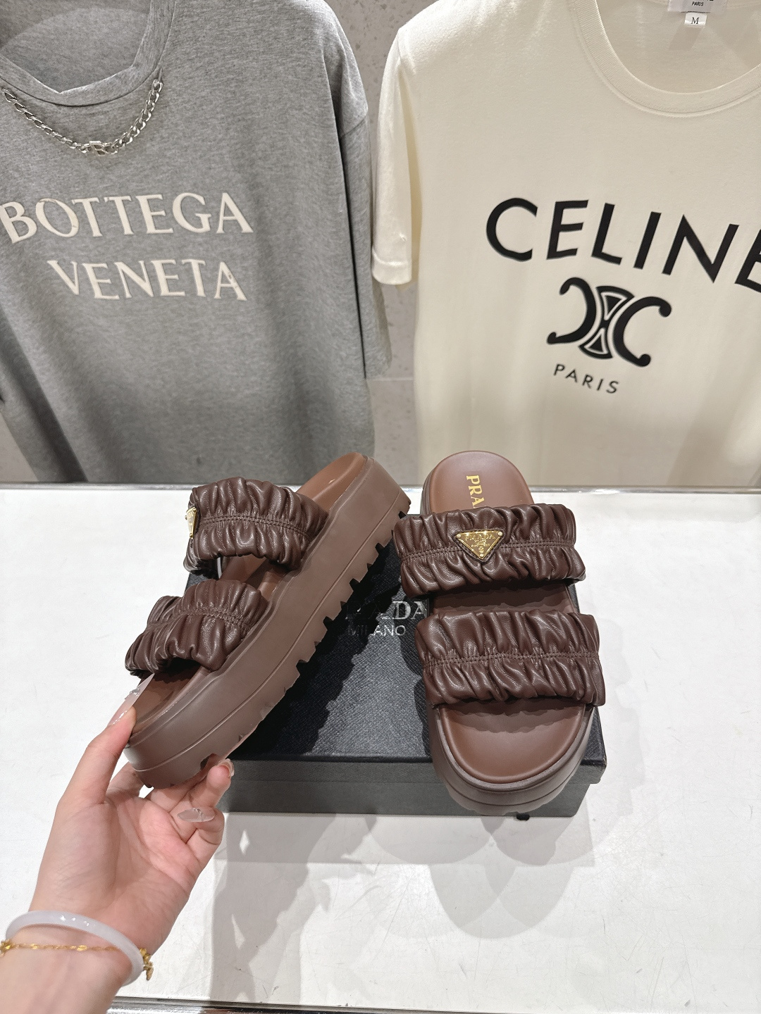 高版本出厂  Prada/普拉达F029 26ss夏季新款厚底沙滩拖鞋这个鞋型真的属于经典不会过时的设计