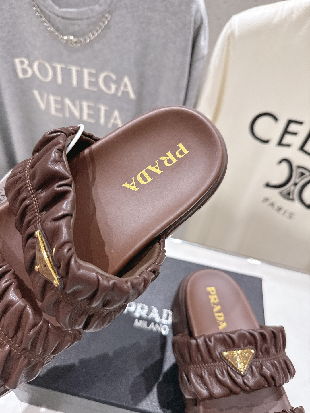 高版本出厂  Prada/普拉达F029 26ss夏季新款厚底沙滩拖鞋这个鞋型真的属于经典不会过时的设计