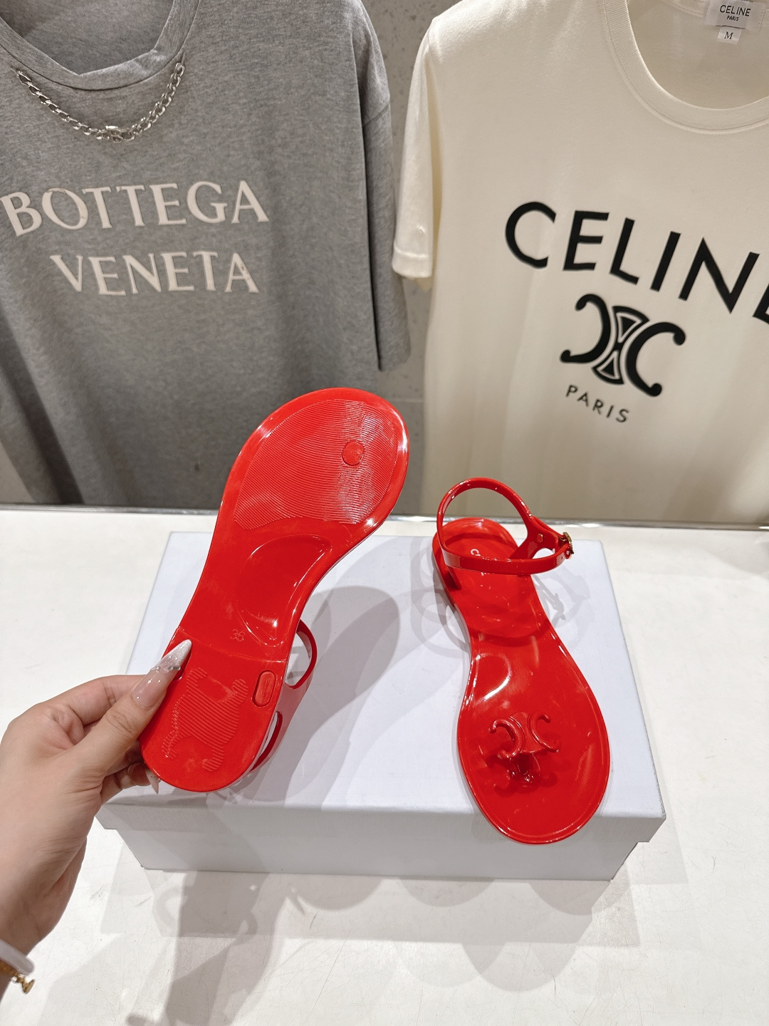 高版本出厂  Celine~赛琳F015 2026ss夏季新款时尚果冻凯旋门夹脚平底凉鞋New Celi