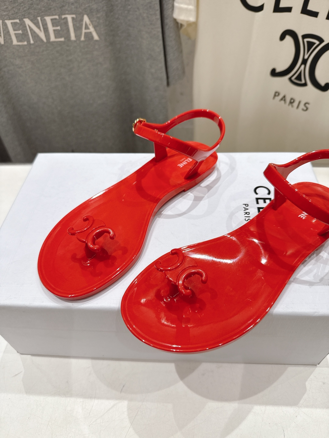 高版本出厂  Celine~赛琳F015 2026ss夏季新款时尚果冻凯旋门夹脚平底凉鞋New Celi