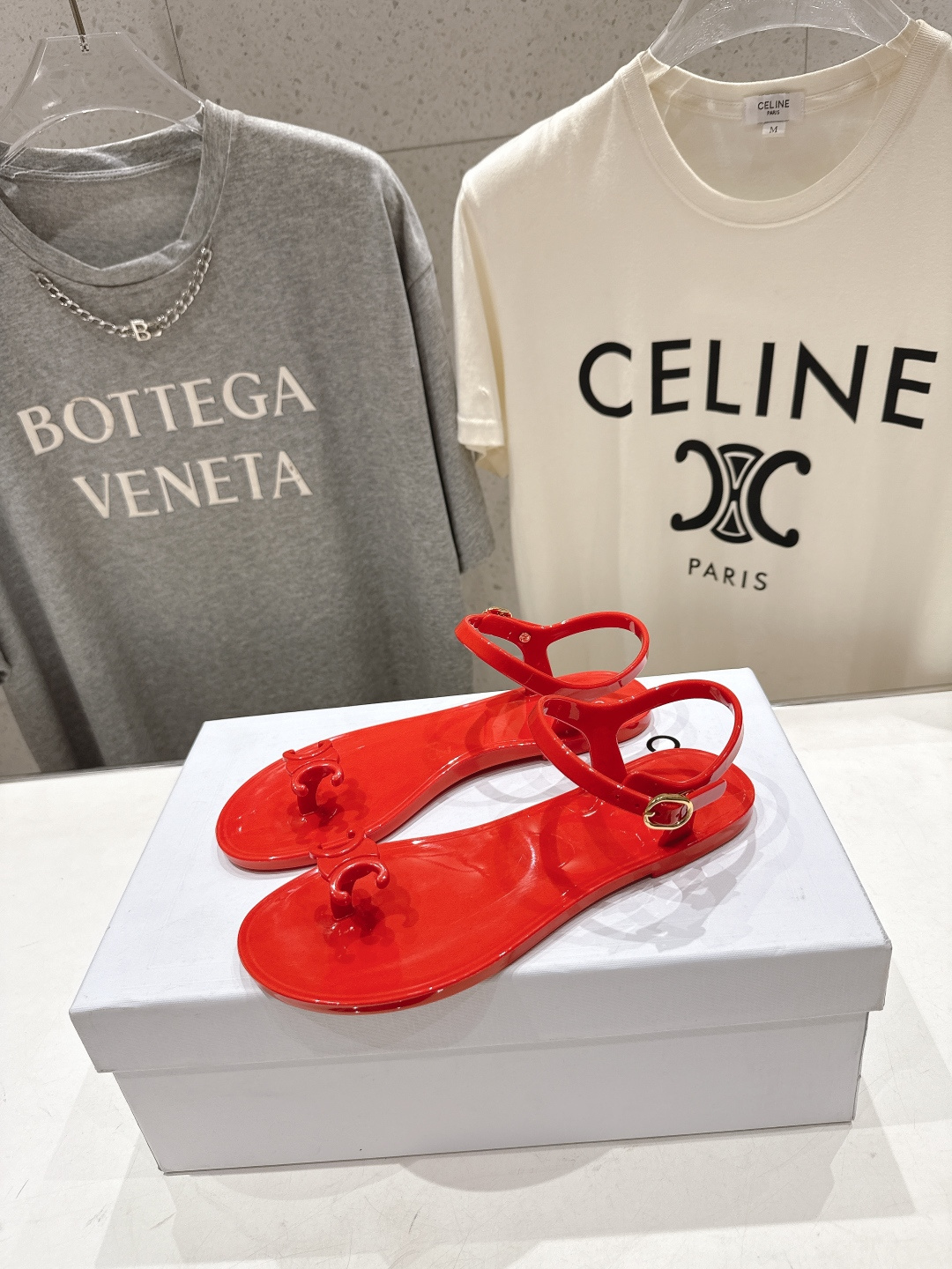 高版本出厂  Celine~赛琳F015 2026ss夏季新款时尚果冻凯旋门夹脚平底凉鞋New Celi