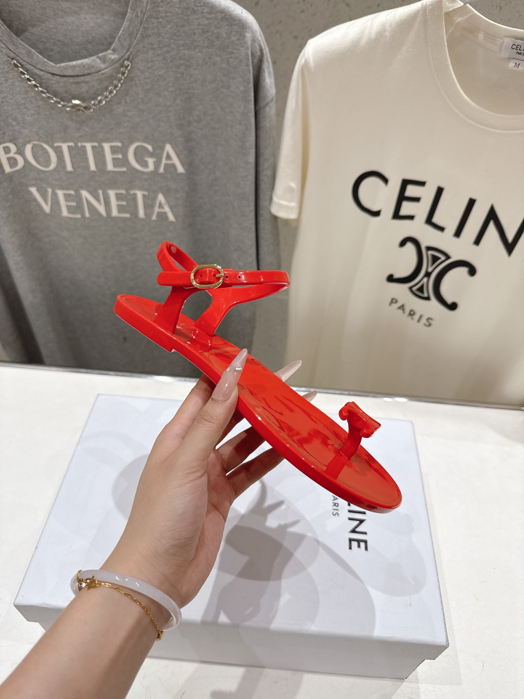 高版本出厂  Celine~赛琳F015 2026ss夏季新款时尚果冻凯旋门夹脚平底凉鞋New Celi