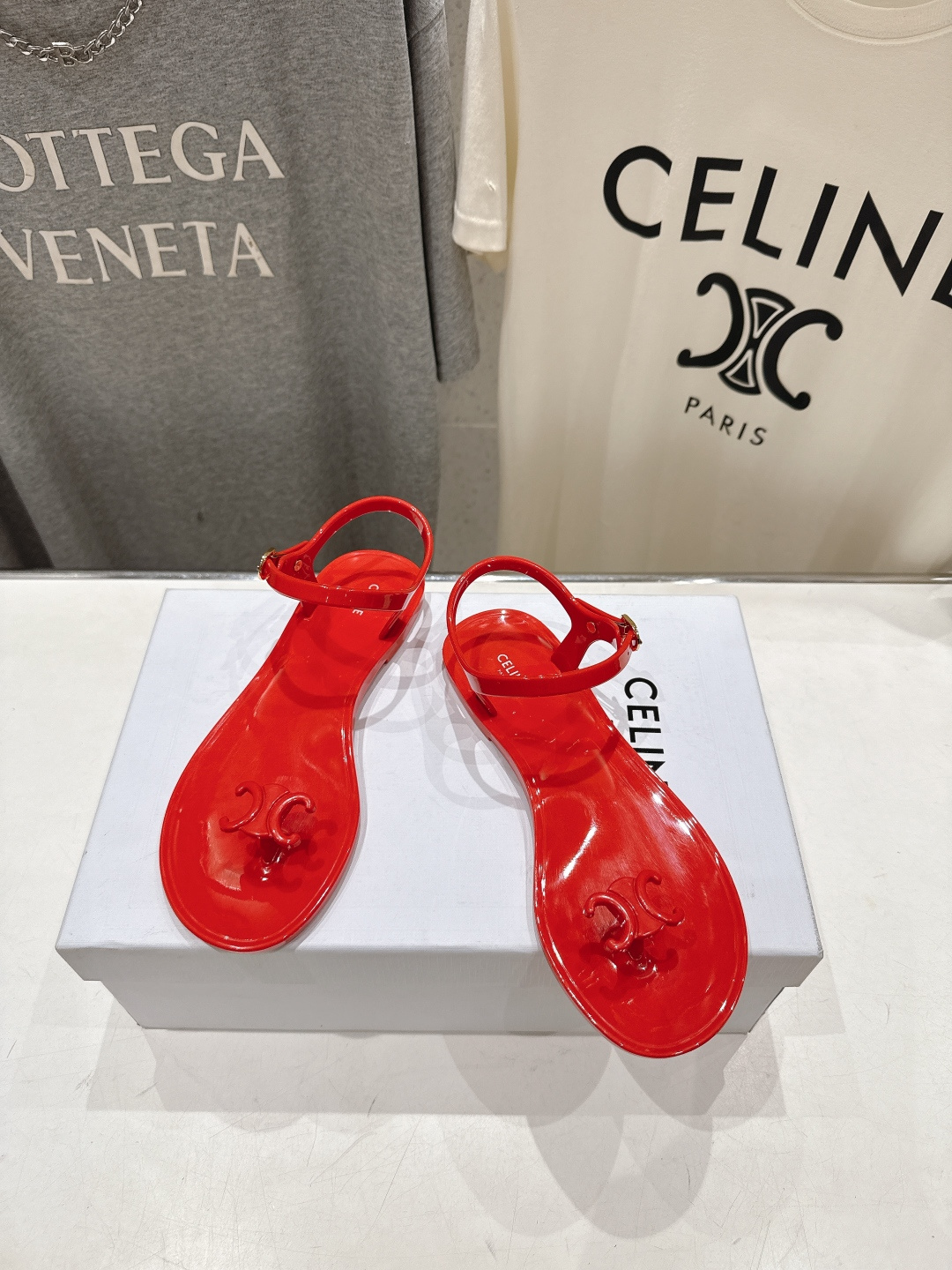 高版本出厂  Celine~赛琳F015 2026ss夏季新款时尚果冻凯旋门夹脚平底凉鞋New Celi