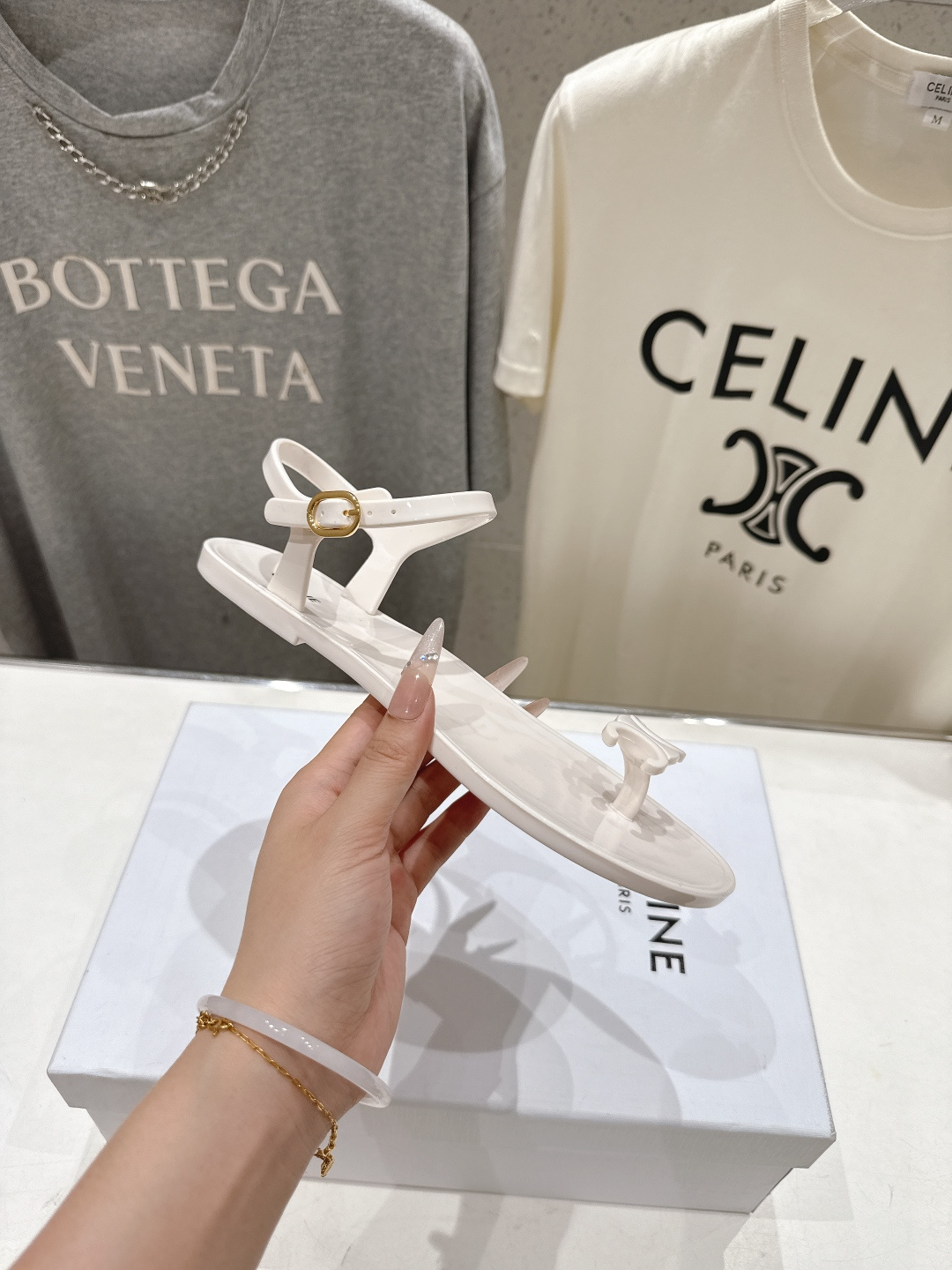 高版本出厂  Celine~赛琳F015 2026ss夏季新款时尚果冻凯旋门夹脚平底凉鞋New Celi