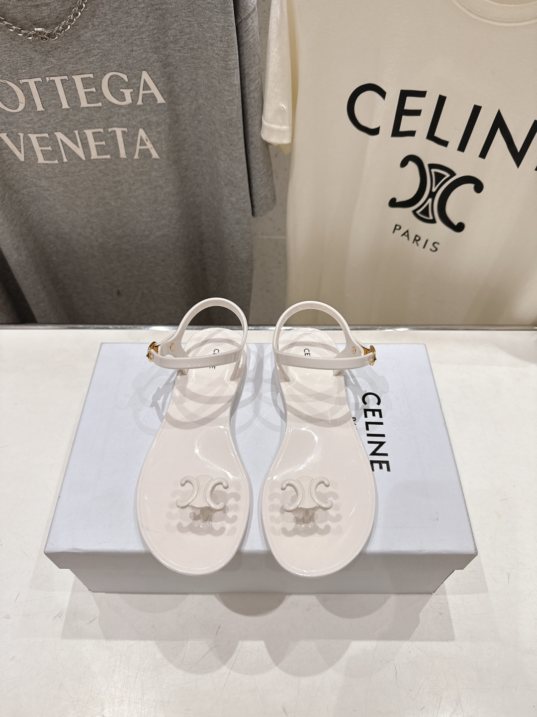 高版本出厂  Celine~赛琳F015 2026ss夏季新款时尚果冻凯旋门夹脚平底凉鞋New Celi