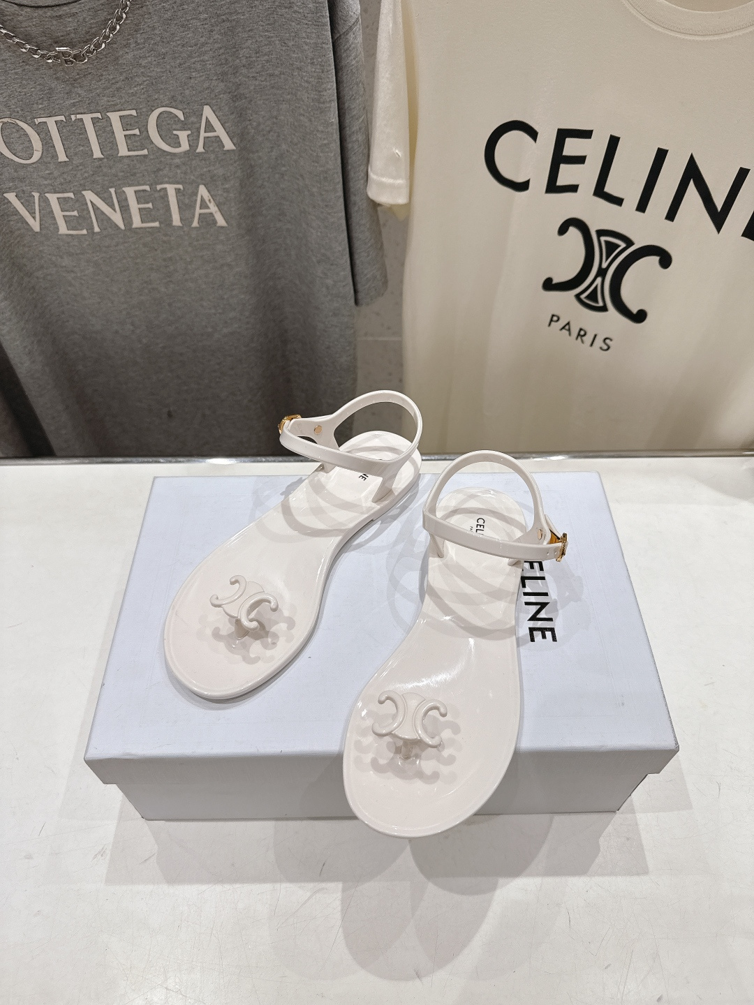 高版本出厂  Celine~赛琳F015 2026ss夏季新款时尚果冻凯旋门夹脚平底凉鞋New Celi