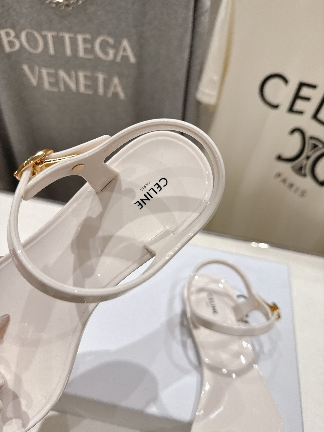 高版本出厂  Celine~赛琳F015 2026ss夏季新款时尚果冻凯旋门夹脚平底凉鞋New Celi