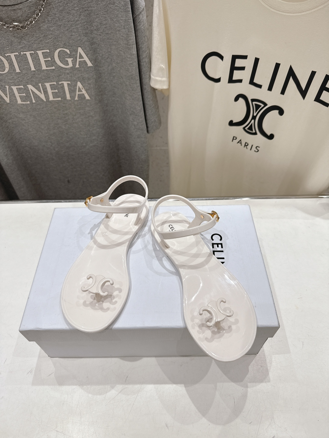高版本出厂  Celine~赛琳F015 2026ss夏季新款时尚果冻凯旋门夹脚平底凉鞋New Celi