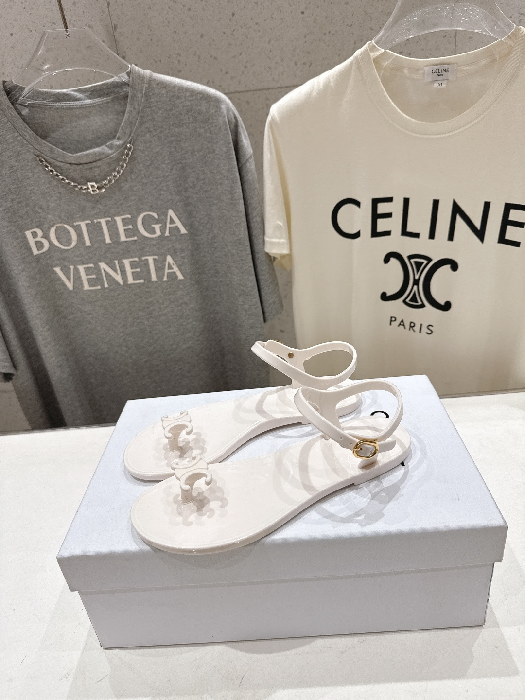 高版本出厂  Celine~赛琳F015 2026ss夏季新款时尚果冻凯旋门夹脚平底凉鞋New Celi