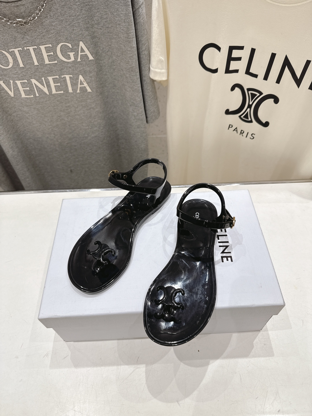 高版本出厂  Celine~赛琳F015 2026ss夏季新款时尚果冻凯旋门夹脚平底凉鞋New Celi
