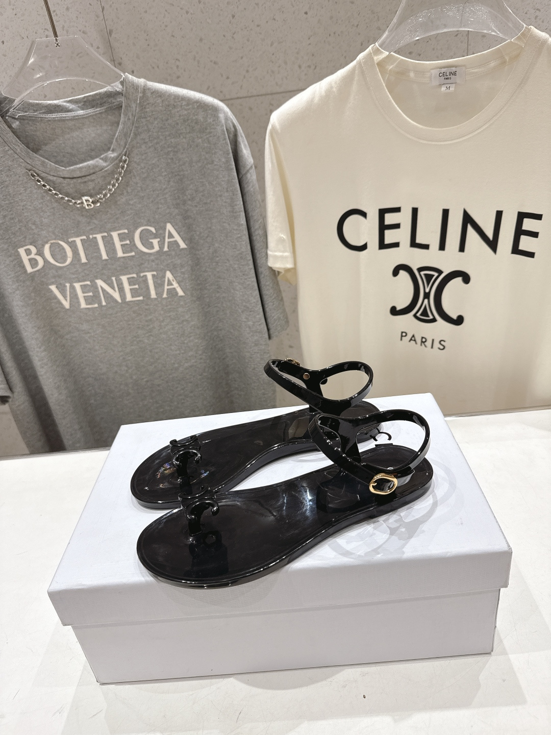 高版本出厂  Celine~赛琳F015 2026ss夏季新款时尚果冻凯旋门夹脚平底凉鞋New Celi