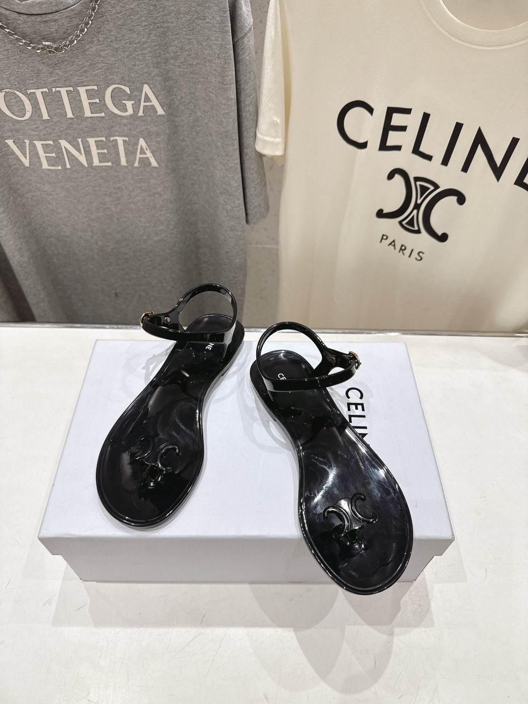 高版本出厂  Celine~赛琳F015 2026ss夏季新款时尚果冻凯旋门夹脚平底凉鞋New Celi