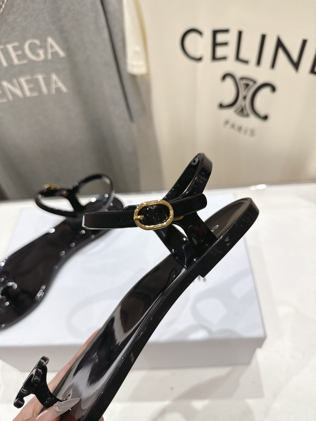 高版本出厂  Celine~赛琳F015 2026ss夏季新款时尚果冻凯旋门夹脚平底凉鞋New Celi