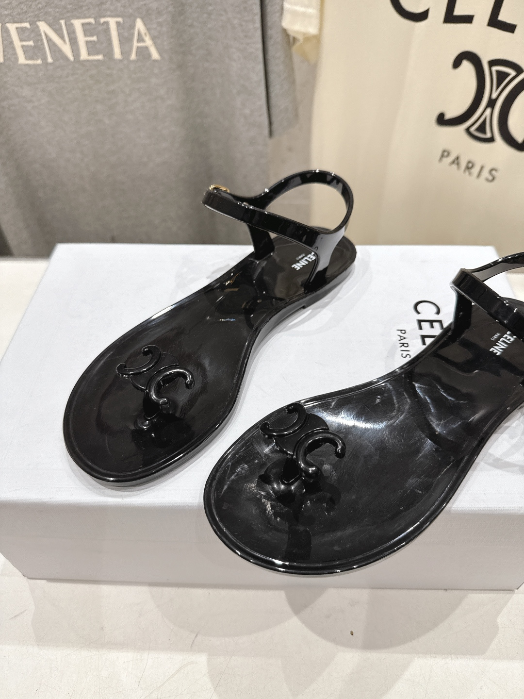 高版本出厂  Celine~赛琳F015 2026ss夏季新款时尚果冻凯旋门夹脚平底凉鞋New Celi