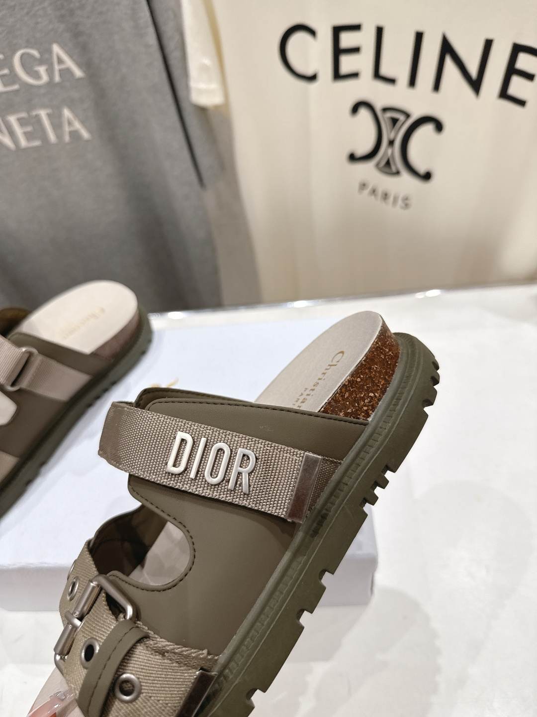 高版本出厂 【高品质】Dior*迪奥F019 D家2026ss春夏新款魔术贴沙滩拖鞋凉鞋～经典版型 搭配