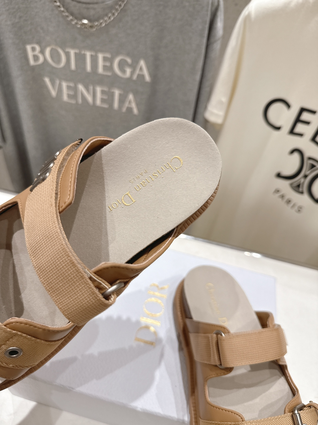 高版本出厂 【高品质】Dior*迪奥F019 D家2026ss春夏新款魔术贴沙滩拖鞋凉鞋～经典版型 搭配