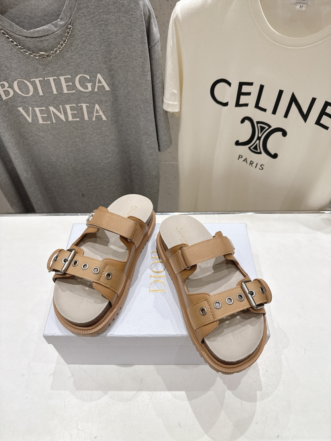 高版本出厂 【高品质】Dior*迪奥F019 D家2026ss春夏新款魔术贴沙滩拖鞋凉鞋～经典版型 搭配