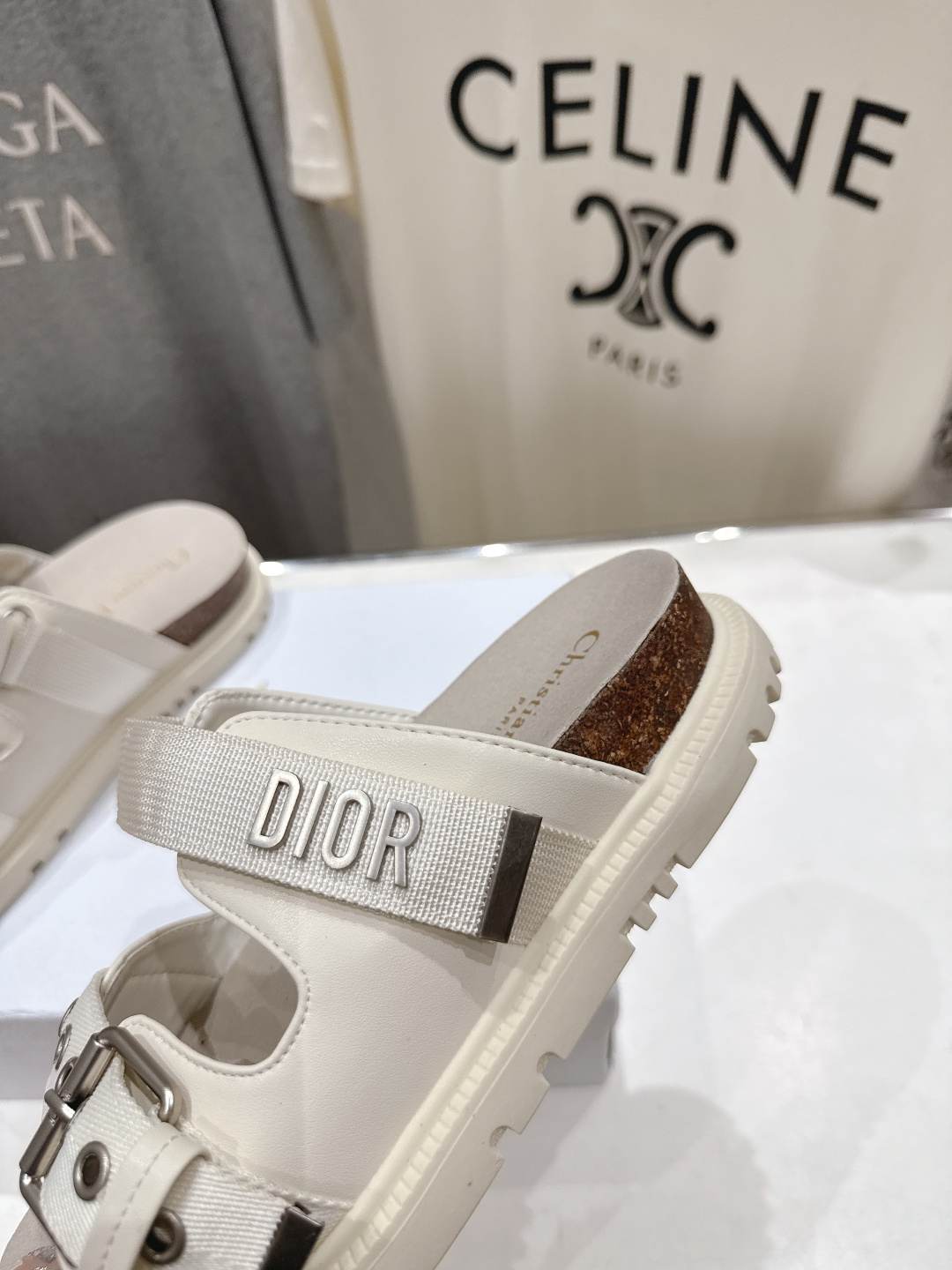 高版本出厂 【高品质】Dior*迪奥F019 D家2026ss春夏新款魔术贴沙滩拖鞋凉鞋～经典版型 搭配