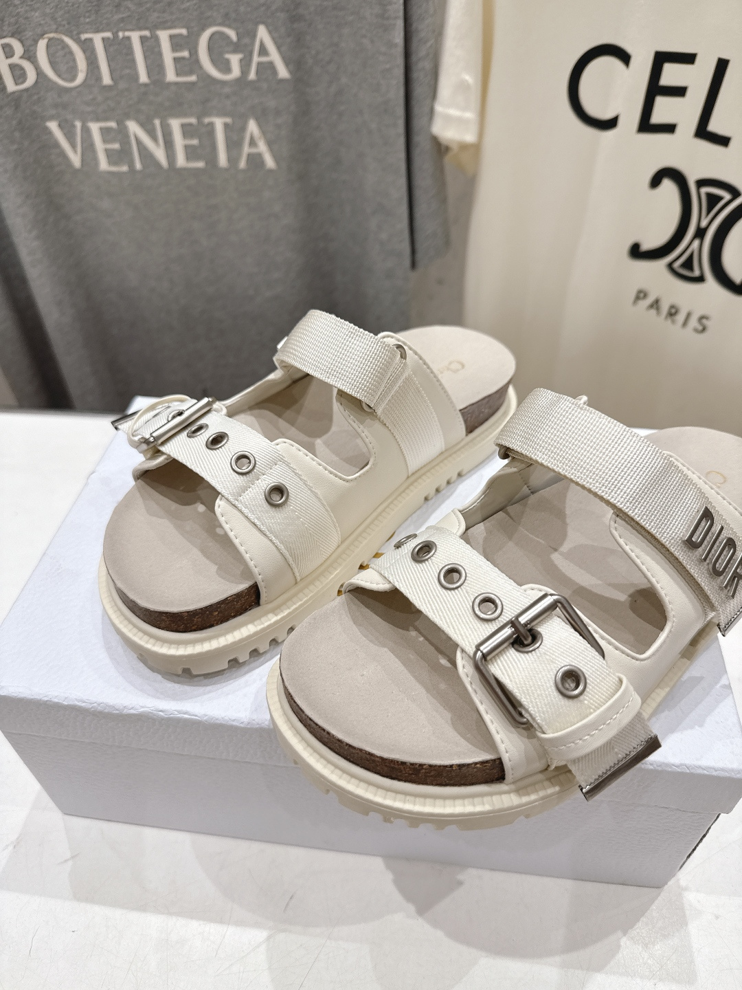 高版本出厂 【高品质】Dior*迪奥F019 D家2026ss春夏新款魔术贴沙滩拖鞋凉鞋～经典版型 搭配