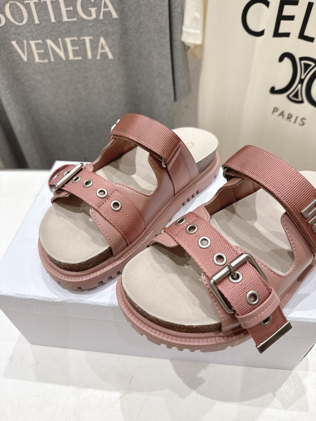 高版本出厂 【高品质】Dior*迪奥F019 D家2026ss春夏新款魔术贴沙滩拖鞋凉鞋～经典版型 搭配