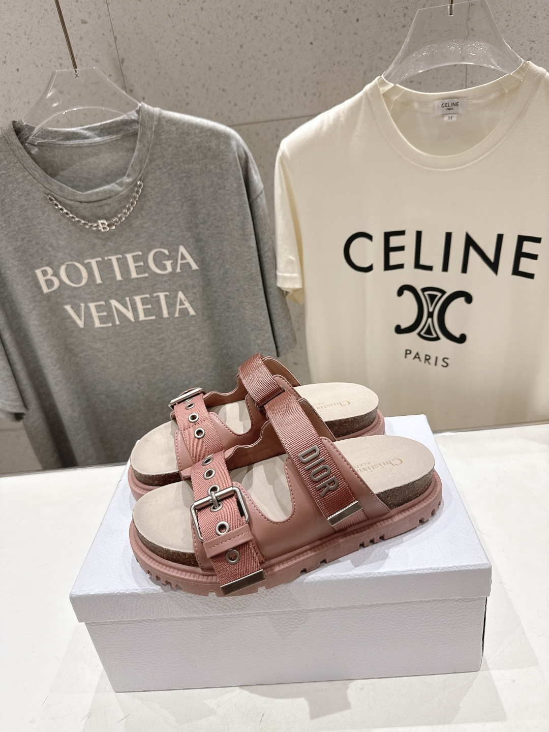 高版本出厂 【高品质】Dior*迪奥F019 D家2026ss春夏新款魔术贴沙滩拖鞋凉鞋～经典版型 搭配