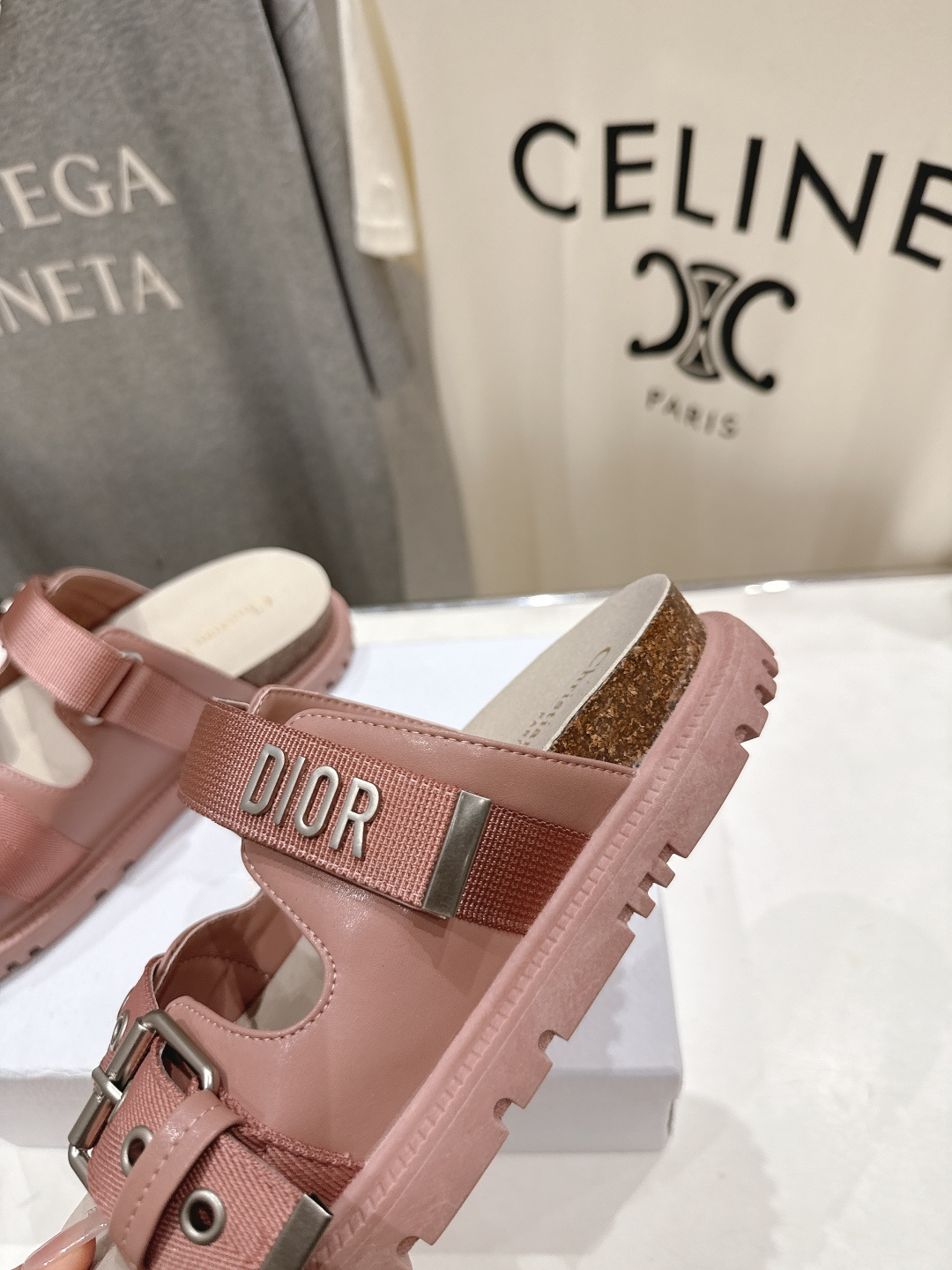 高版本出厂 【高品质】Dior*迪奥F019 D家2026ss春夏新款魔术贴沙滩拖鞋凉鞋～经典版型 搭配
