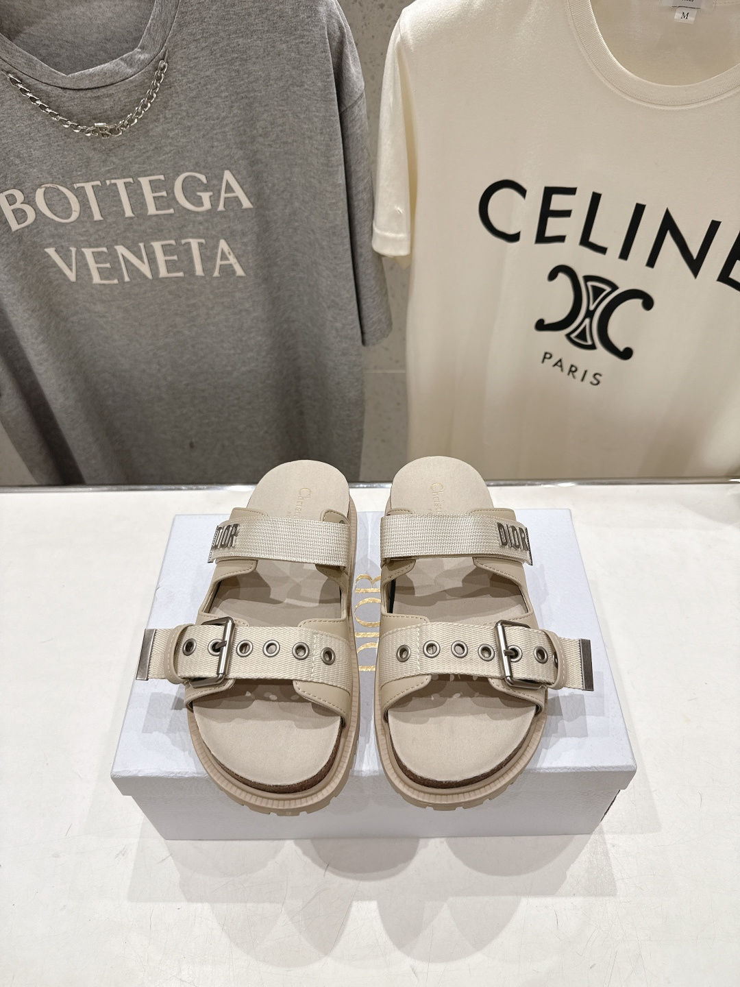 高版本出厂 【高品质】Dior*迪奥F019 D家2026ss春夏新款魔术贴沙滩拖鞋凉鞋～经典版型 搭配