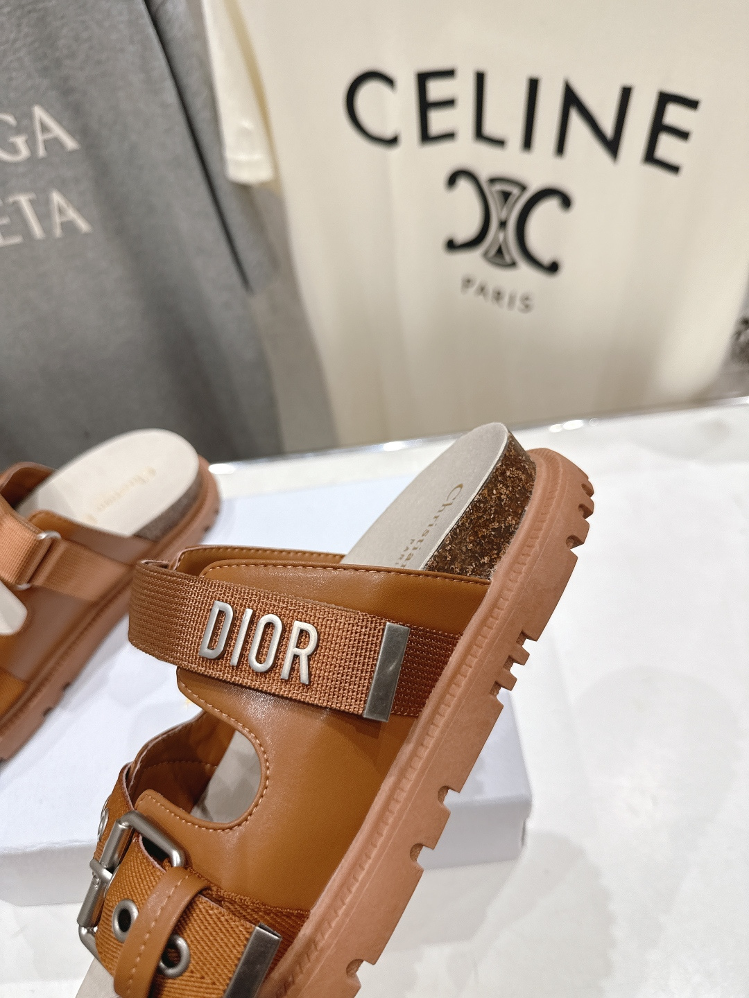 高版本出厂 【高品质】Dior*迪奥F019 D家2026ss春夏新款魔术贴沙滩拖鞋凉鞋～经典版型 搭配