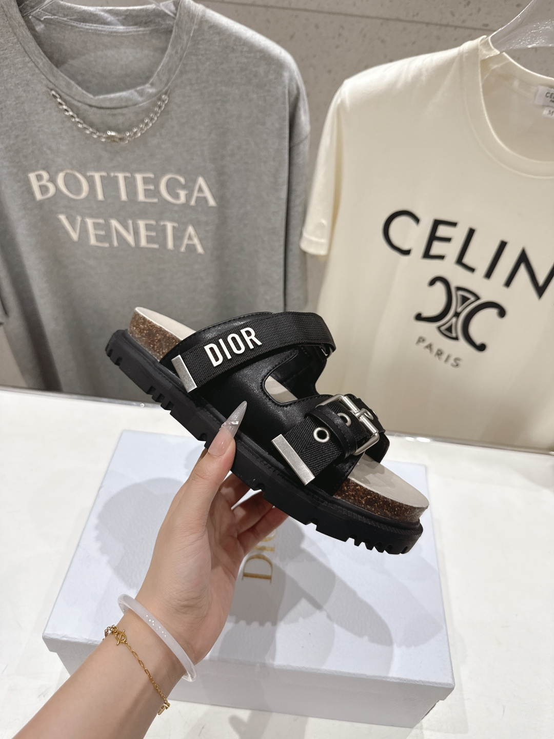 高版本出厂 【高品质】Dior*迪奥F019 D家2026ss春夏新款魔术贴沙滩拖鞋凉鞋～经典版型 搭配