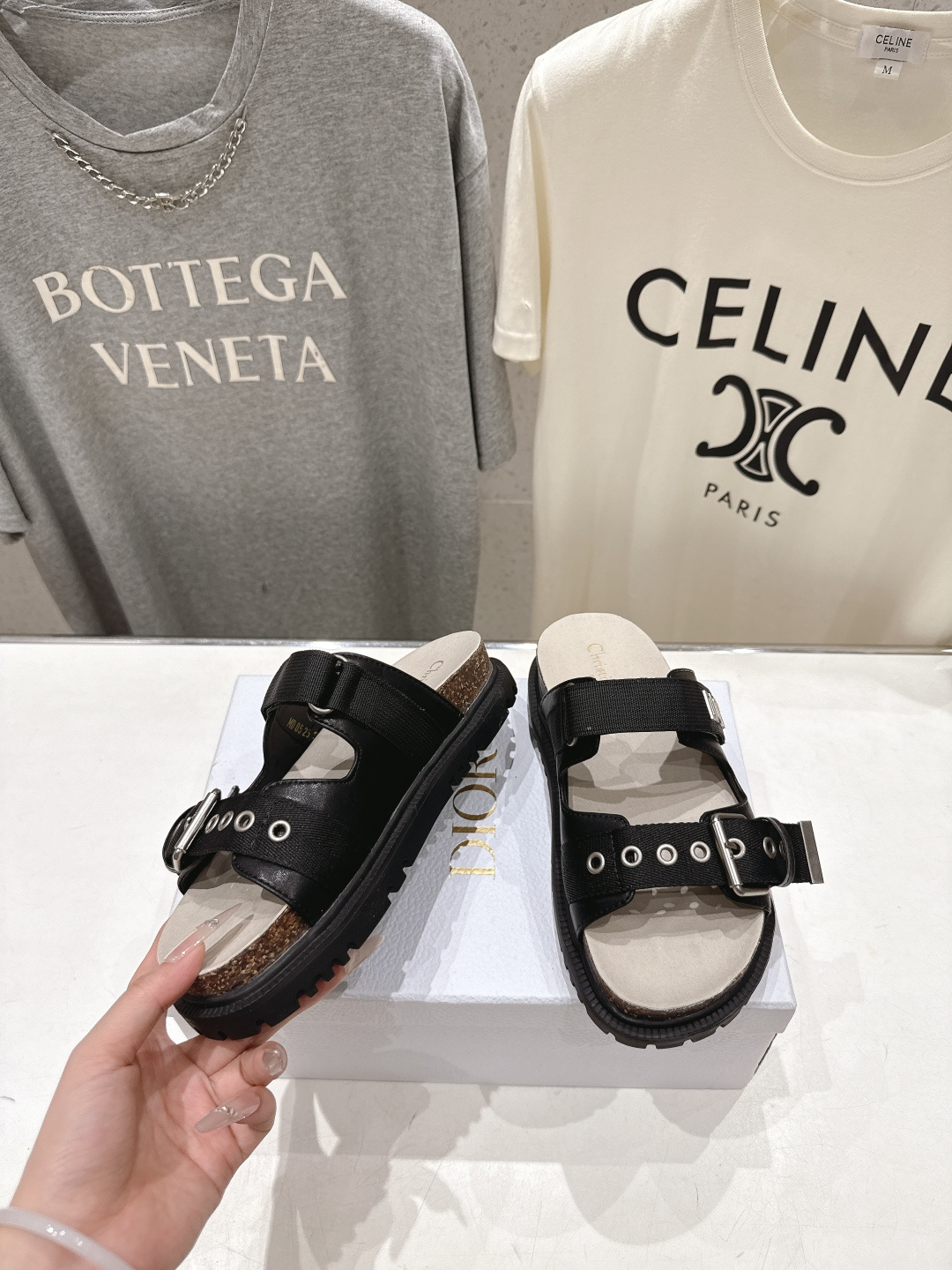 高版本出厂 【高品质】Dior*迪奥F019 D家2026ss春夏新款魔术贴沙滩拖鞋凉鞋～经典版型 搭配