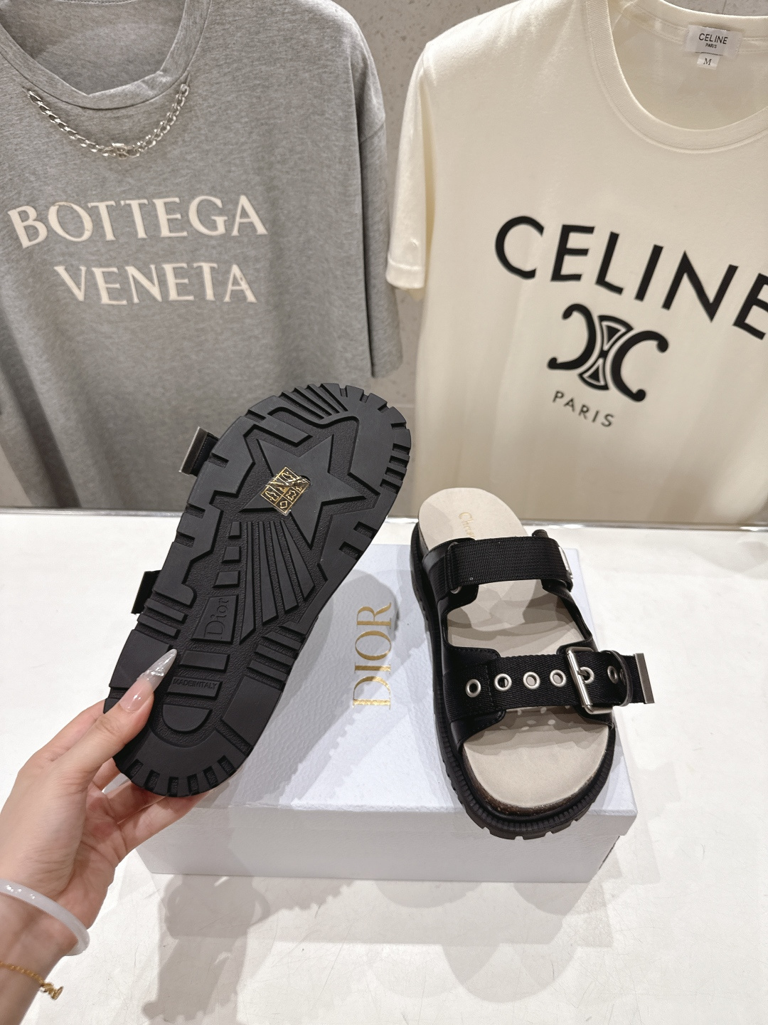 高版本出厂 【高品质】Dior*迪奥F019 D家2026ss春夏新款魔术贴沙滩拖鞋凉鞋～经典版型 搭配