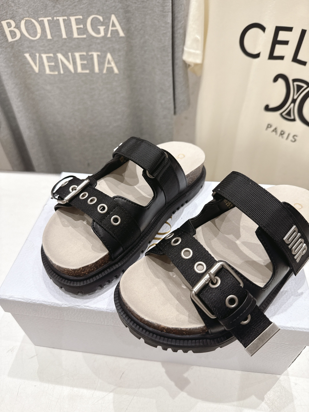 高版本出厂 【高品质】Dior*迪奥F019 D家2026ss春夏新款魔术贴沙滩拖鞋凉鞋～经典版型 搭配
