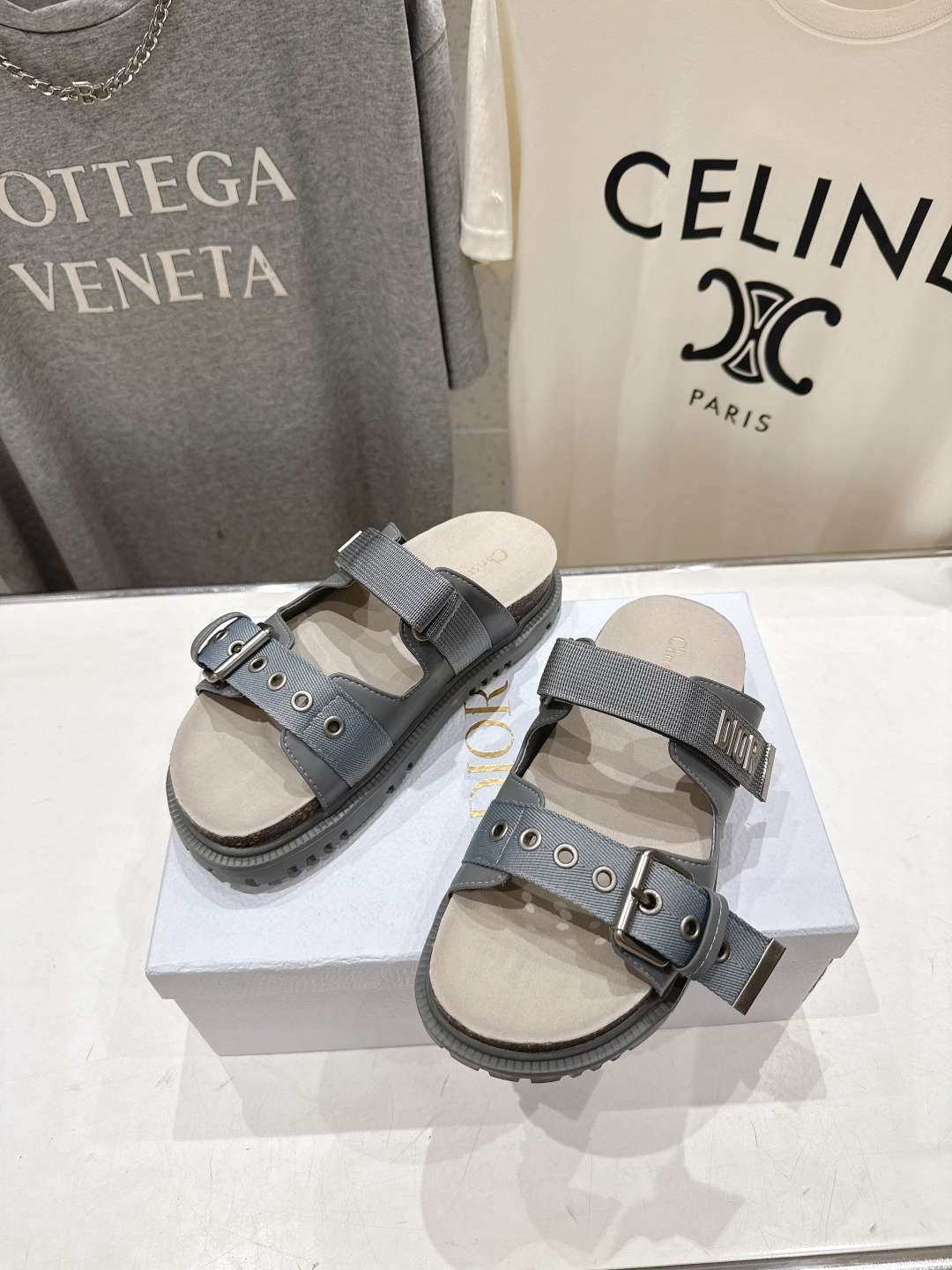 高版本出厂 【高品质】Dior*迪奥F019 D家2026ss春夏新款魔术贴沙滩拖鞋凉鞋～经典版型 搭配