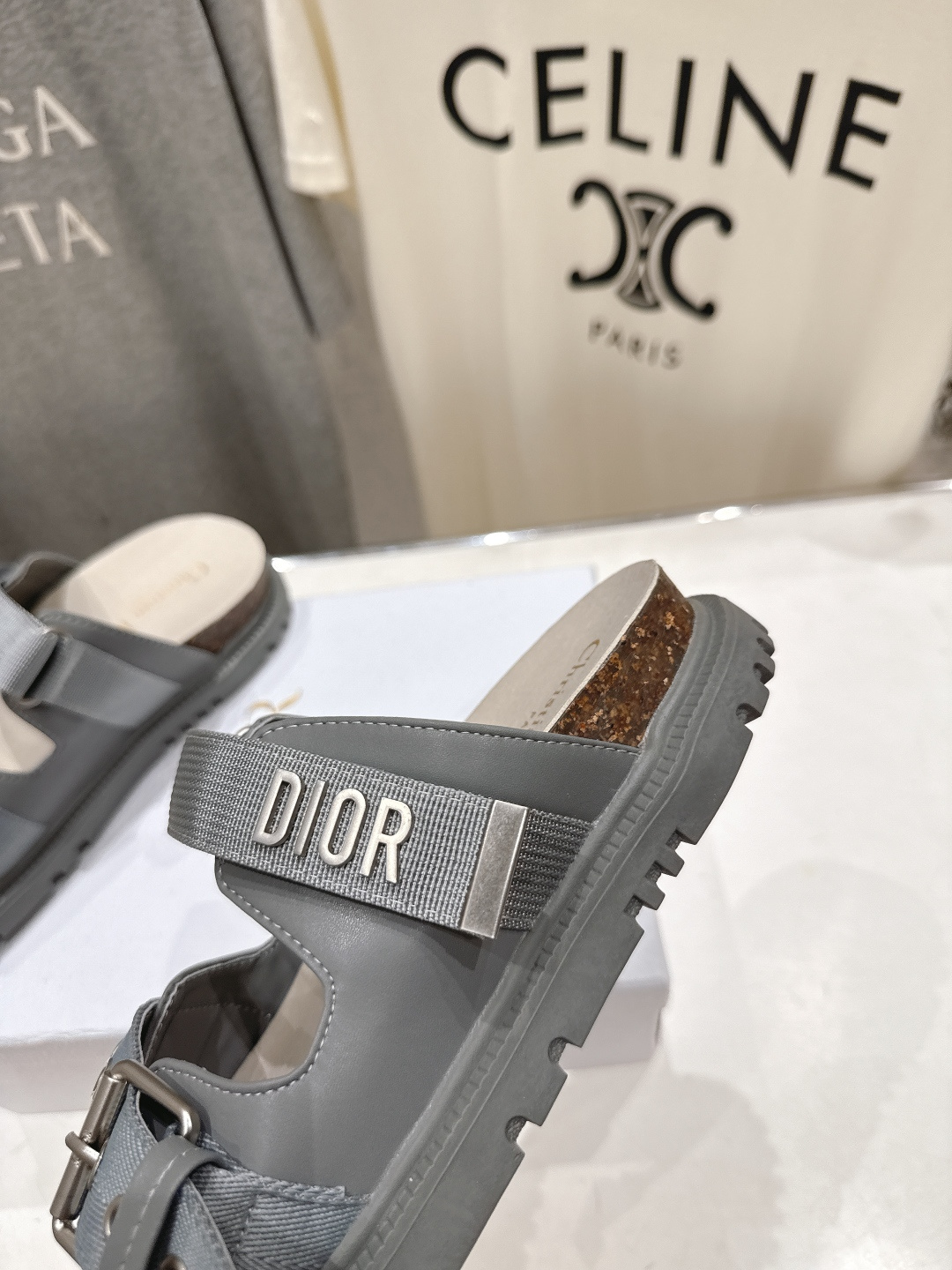 高版本出厂 【高品质】Dior*迪奥F019 D家2026ss春夏新款魔术贴沙滩拖鞋凉鞋～经典版型 搭配