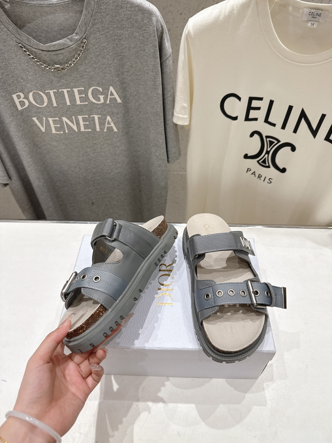 高版本出厂 【高品质】Dior*迪奥F019 D家2026ss春夏新款魔术贴沙滩拖鞋凉鞋～经典版型 搭配