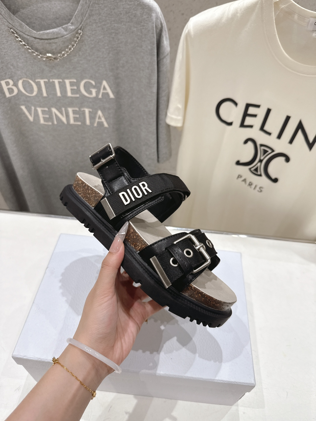 高版本出厂 【高品质】Dior*迪奥F019 D家2026ss春夏新款魔术贴沙滩拖鞋凉鞋～经典版型 搭配