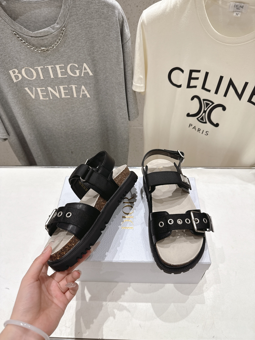 高版本出厂 【高品质】Dior*迪奥F019 D家2026ss春夏新款魔术贴沙滩拖鞋凉鞋～经典版型 搭配