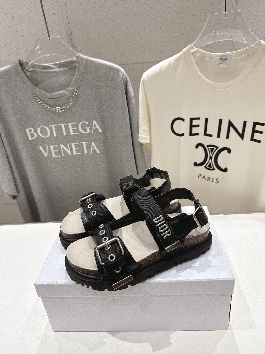 高版本出厂 【高品质】Dior*迪奥F019 D家2026ss春夏新款魔术贴沙滩拖鞋凉鞋～经典版型 搭配
