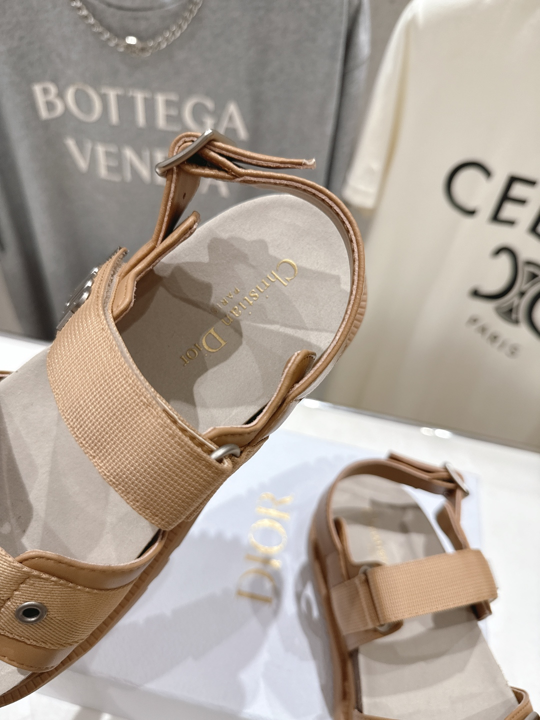 高版本出厂 【高品质】Dior*迪奥F019 D家2026ss春夏新款魔术贴沙滩拖鞋凉鞋～经典版型 搭配