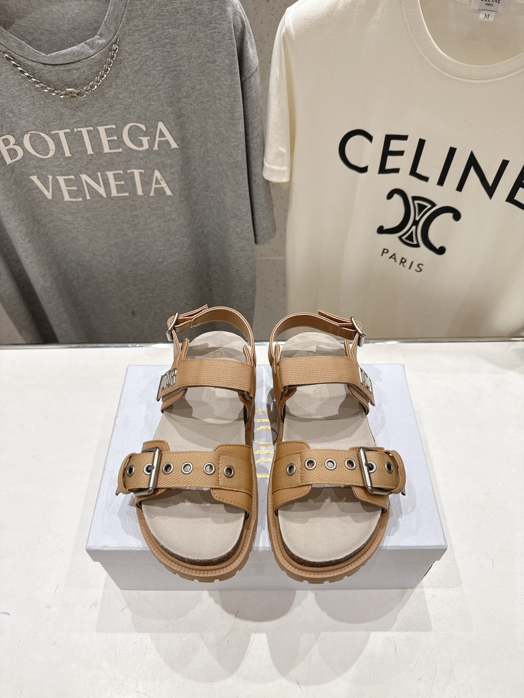 高版本出厂 【高品质】Dior*迪奥F019 D家2026ss春夏新款魔术贴沙滩拖鞋凉鞋～经典版型 搭配