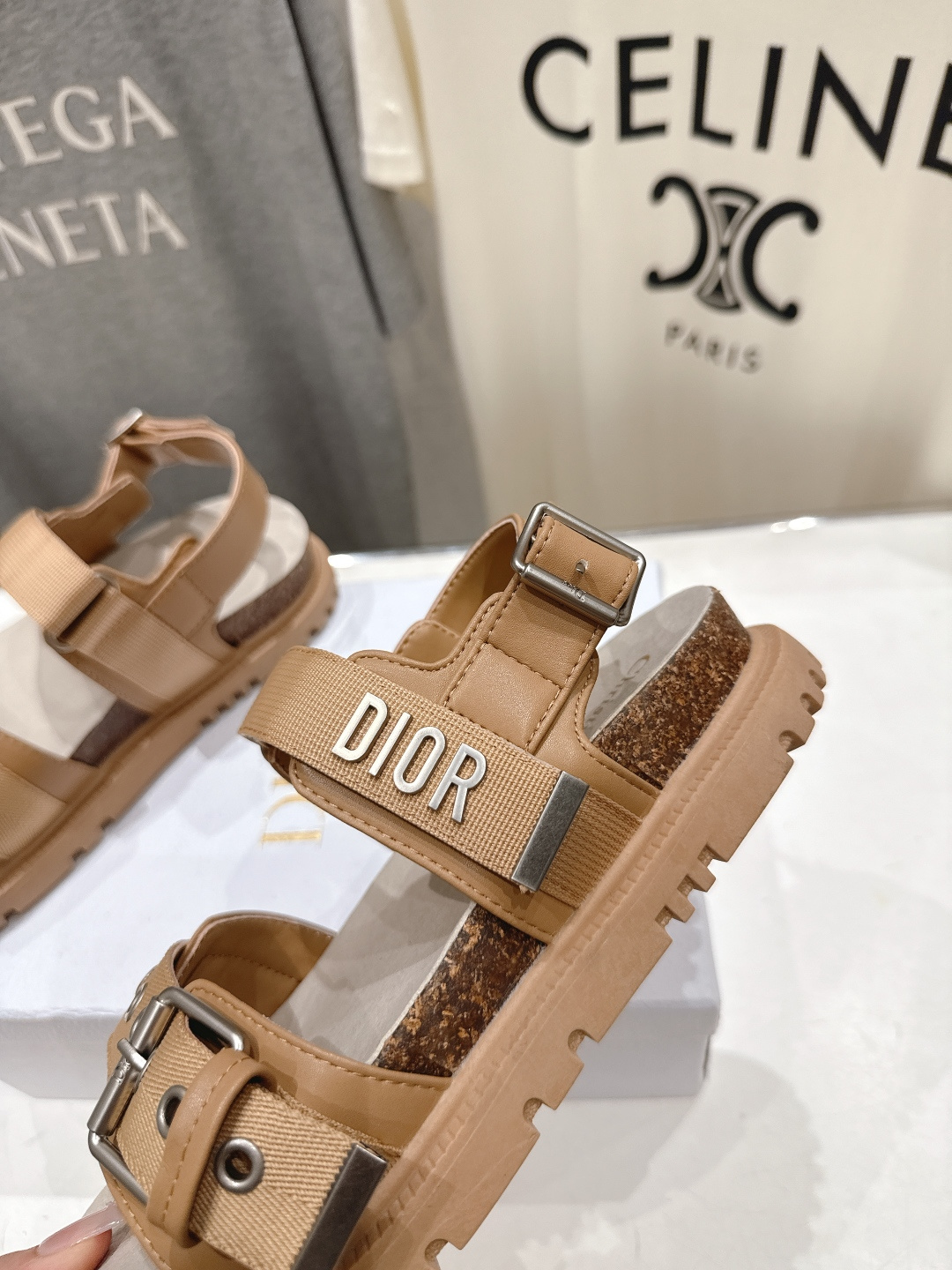 高版本出厂 【高品质】Dior*迪奥F019 D家2026ss春夏新款魔术贴沙滩拖鞋凉鞋～经典版型 搭配