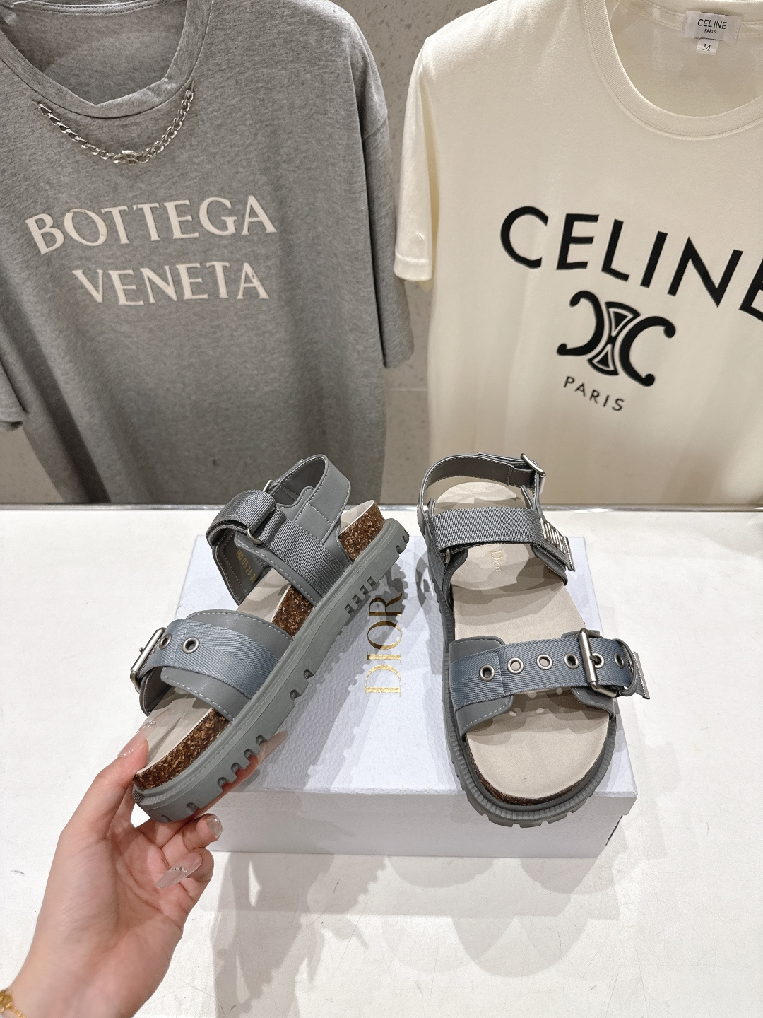 高版本出厂 【高品质】Dior*迪奥F019 D家2026ss春夏新款魔术贴沙滩拖鞋凉鞋～经典版型 搭配