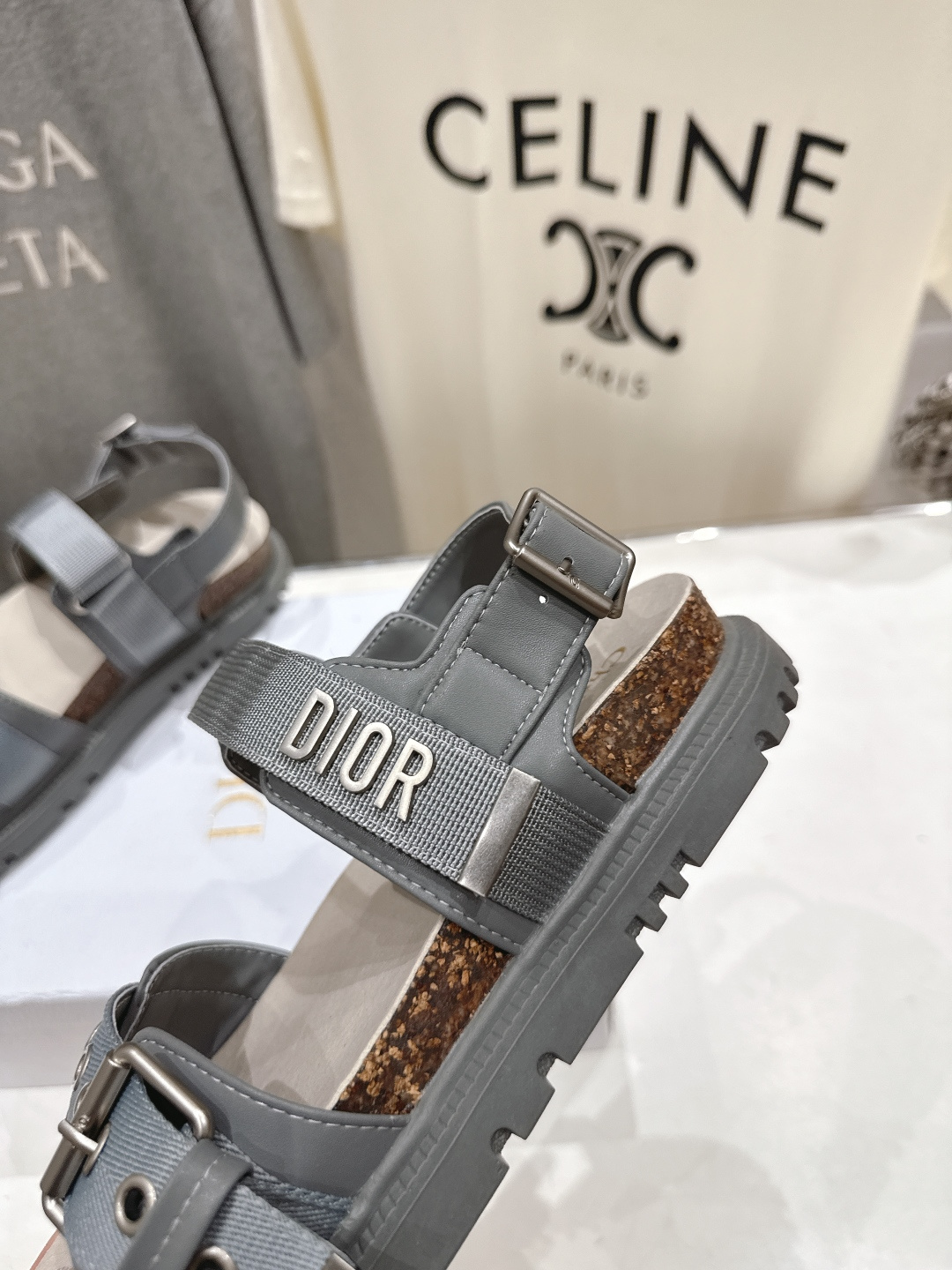 高版本出厂 【高品质】Dior*迪奥F019 D家2026ss春夏新款魔术贴沙滩拖鞋凉鞋～经典版型 搭配