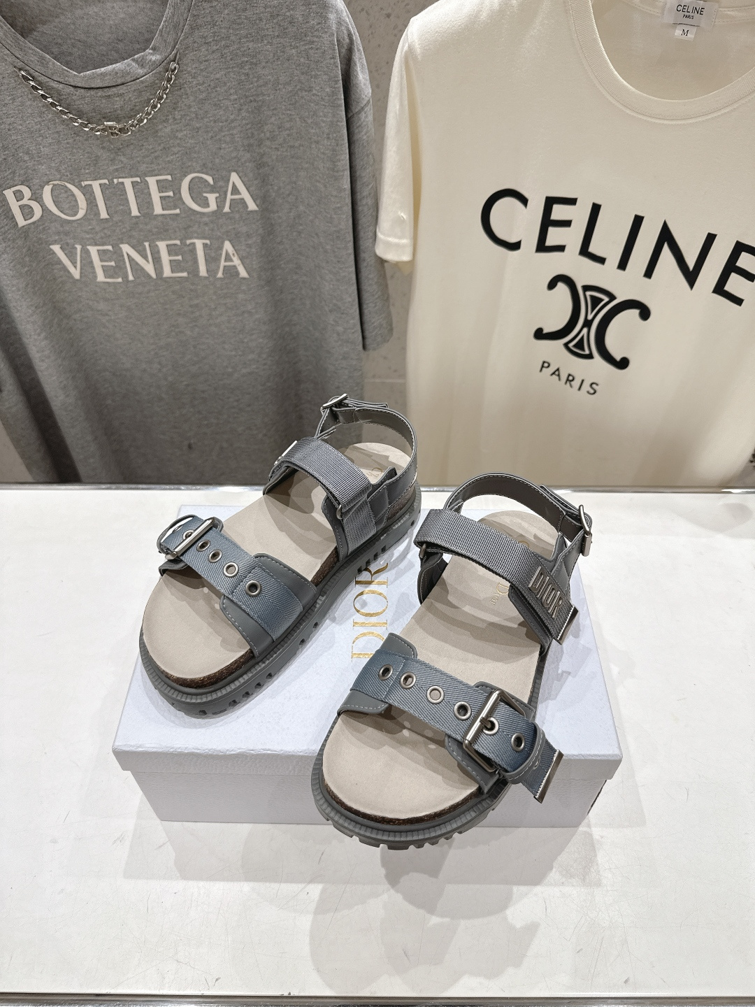 高版本出厂 【高品质】Dior*迪奥F019 D家2026ss春夏新款魔术贴沙滩拖鞋凉鞋～经典版型 搭配