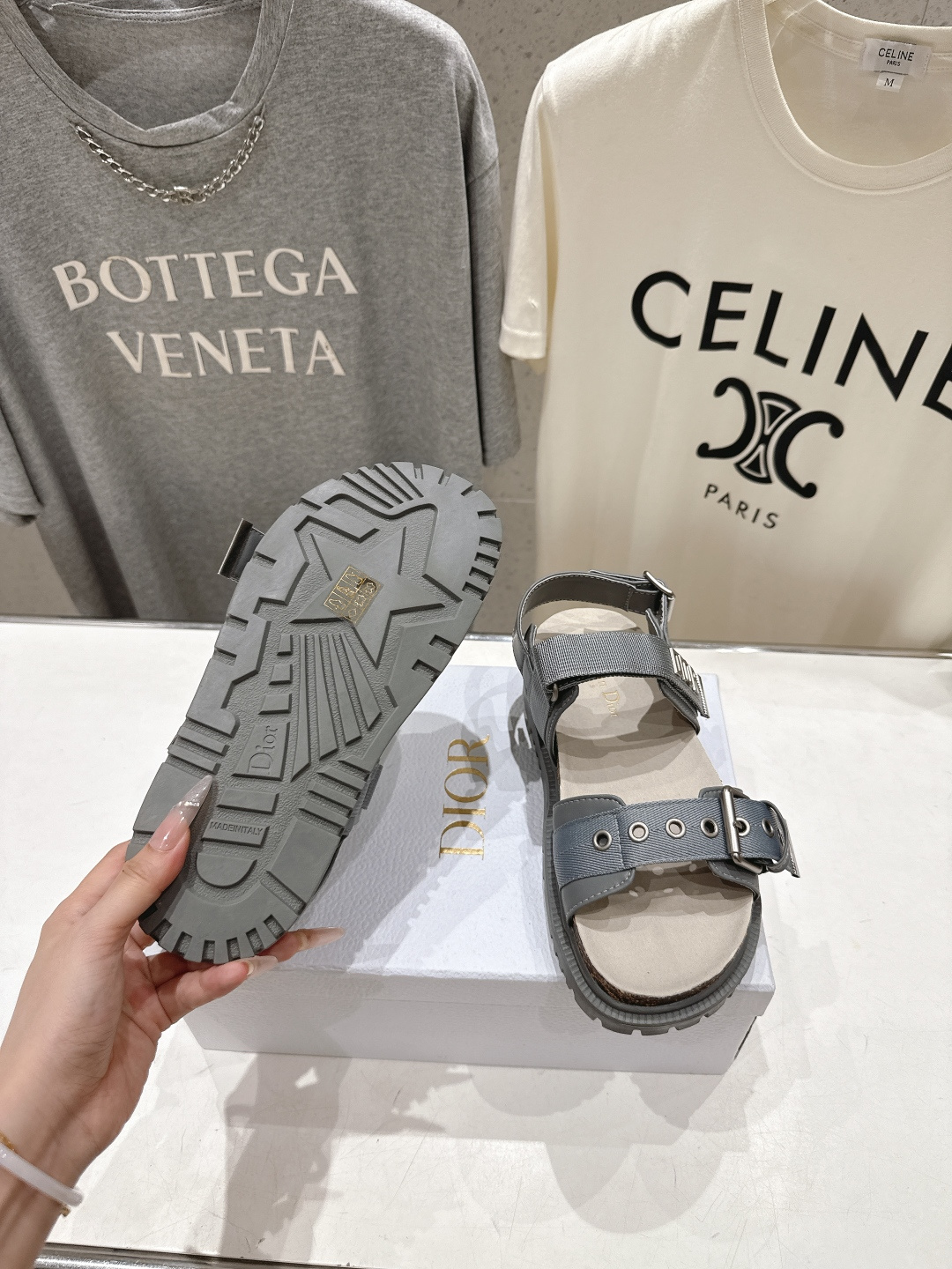 高版本出厂 【高品质】Dior*迪奥F019 D家2026ss春夏新款魔术贴沙滩拖鞋凉鞋～经典版型 搭配