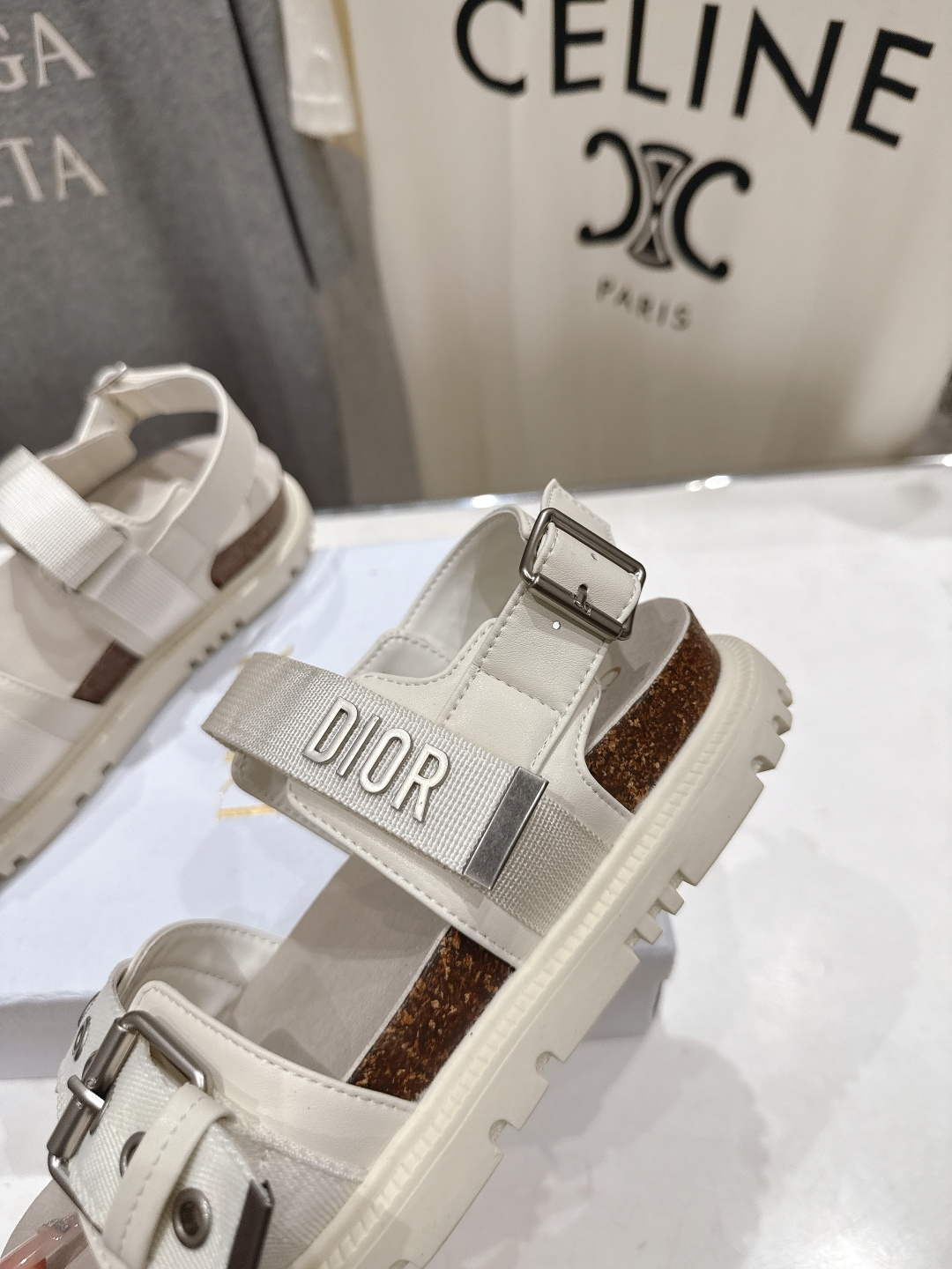 高版本出厂 【高品质】Dior*迪奥F019 D家2026ss春夏新款魔术贴沙滩拖鞋凉鞋～经典版型 搭配
